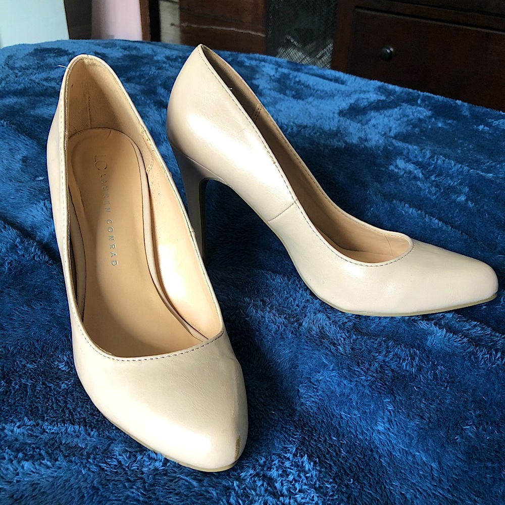 LC Lauren Conrad Sleek Nude Heel